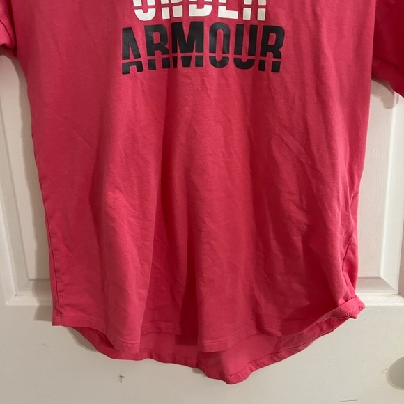 Women’s under armour short sleeve loose fit shirt. Tag is missing. - Picture 2 of 5